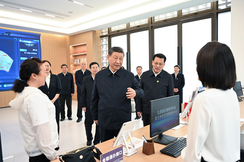 2024年4月22日下午，習(xí)近平總書(shū)記在重慶市九龍坡區(qū)謝家灣街道民主村社區(qū)考察。