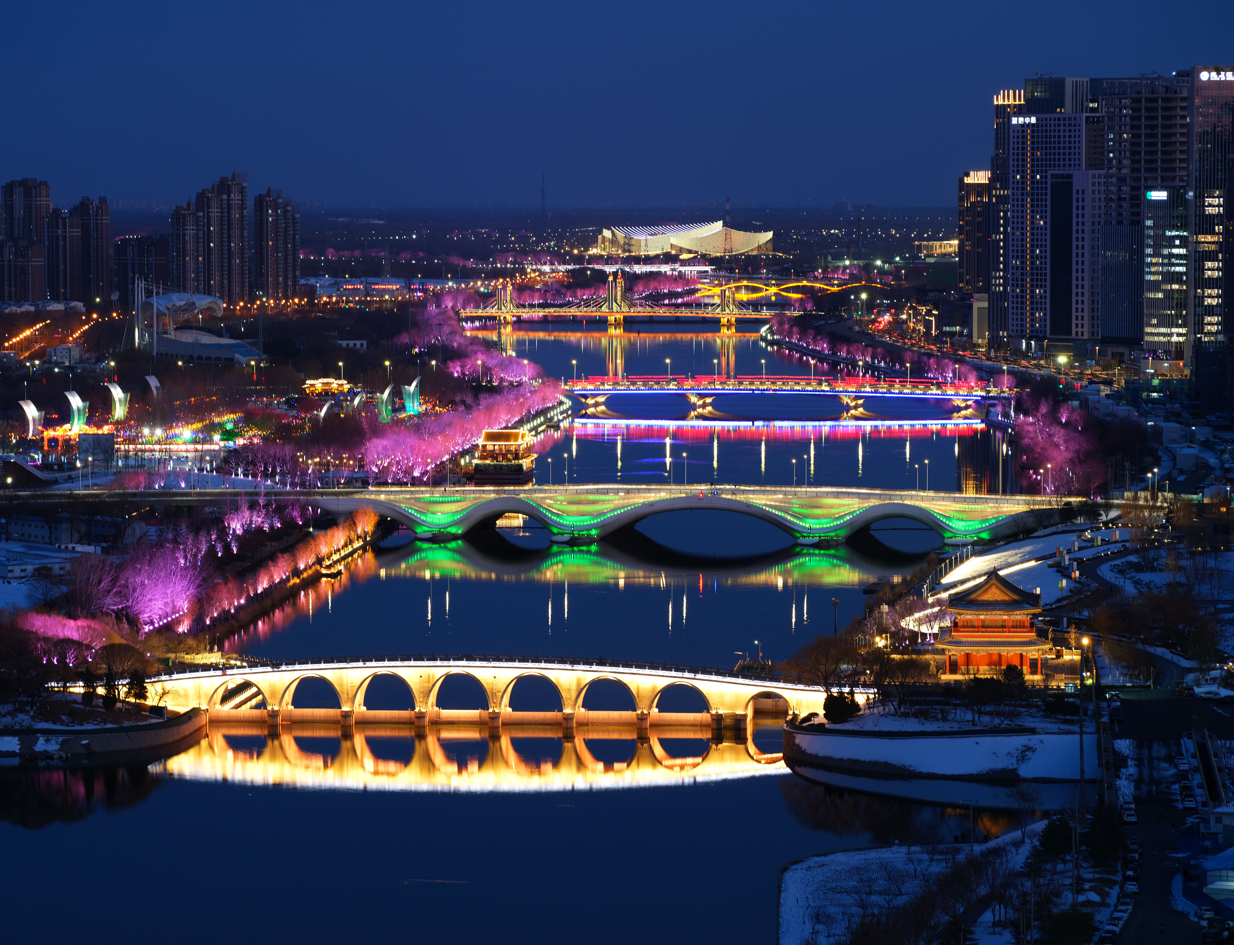2024年2月22日，京杭大運河北京通州段夜景。