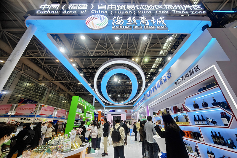 2024年3月18日，第四屆中國(guó)跨境電商交易會(huì)在福建福州開幕。展會(huì)聚焦“鏈接跨境全流域 共建電商新生態(tài)”，集聚全國(guó)80余個(gè)外貿(mào)產(chǎn)業(yè)帶的上千家供應(yīng)鏈企業(yè)。