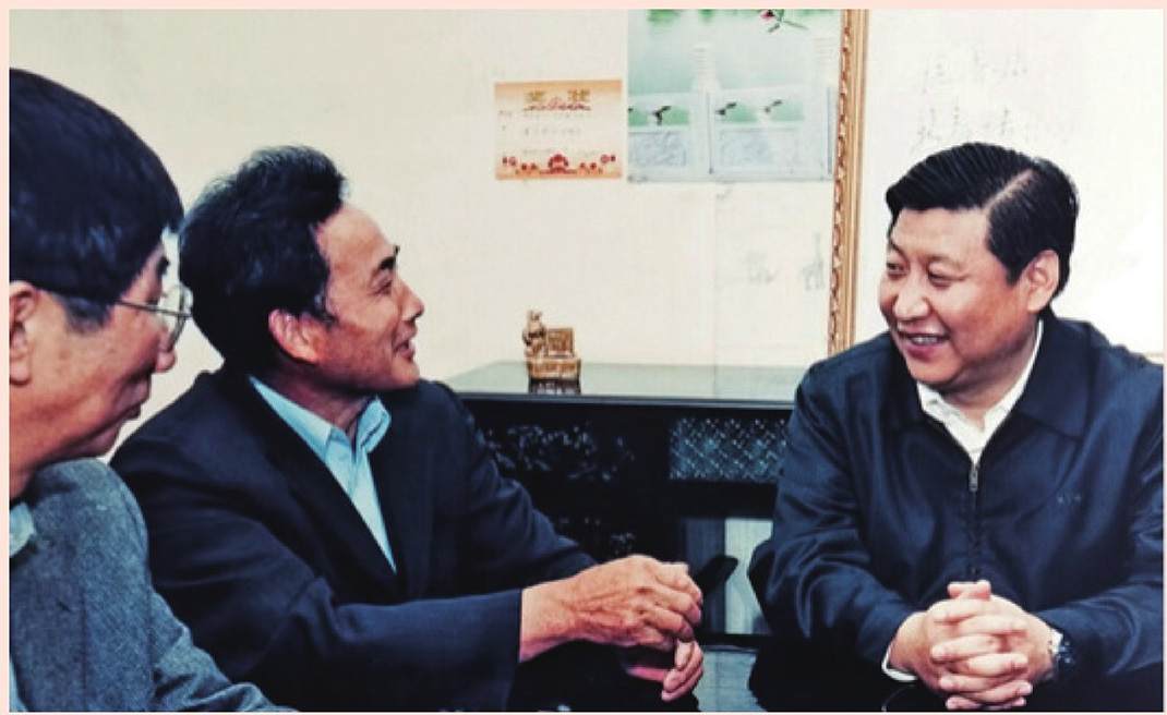 2003年4月24日，時(shí)任浙江省委書(shū)記習(xí)近平在浙江下姜村調(diào)研。